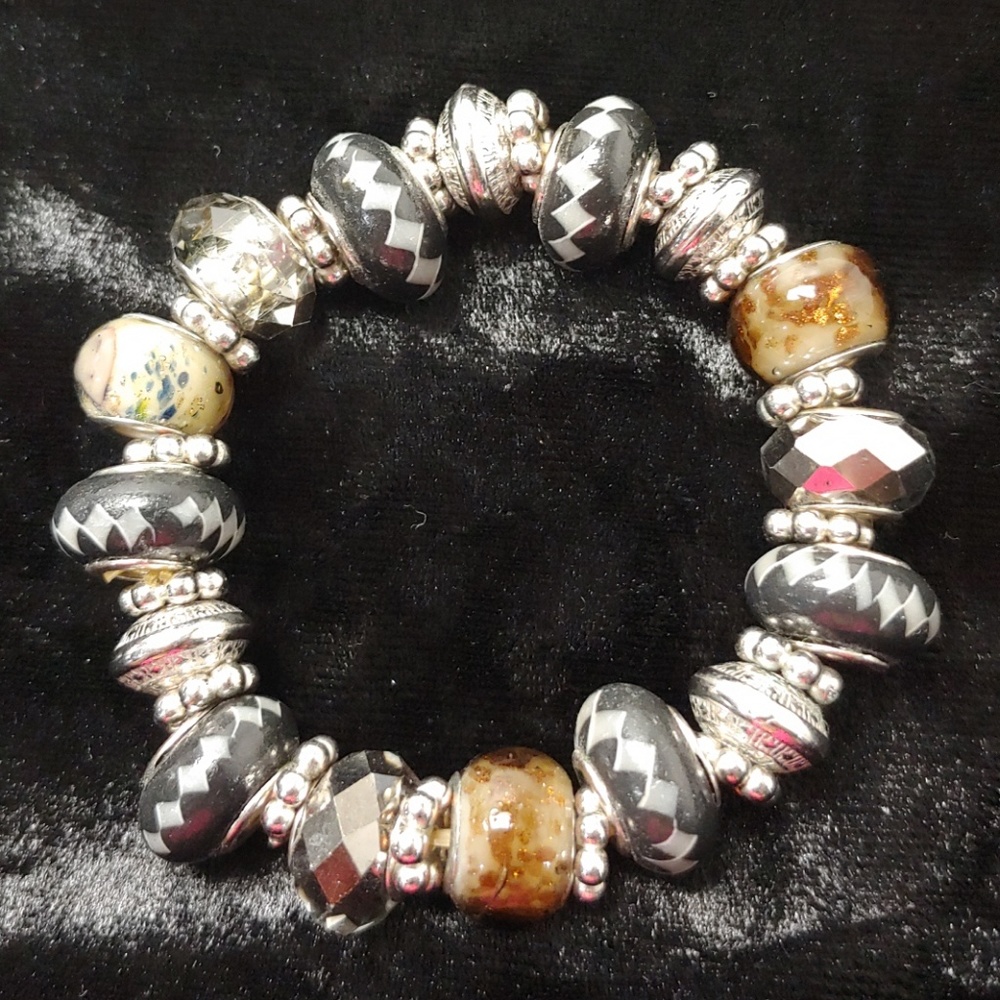 Pretty Beaded Stretch Bracelet !!!